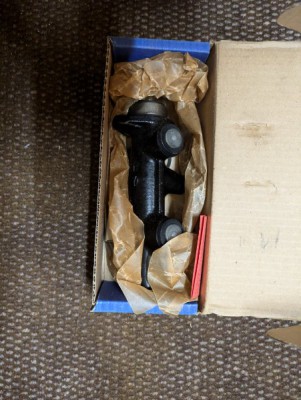 BMW Hauptbremszylinder.jpg