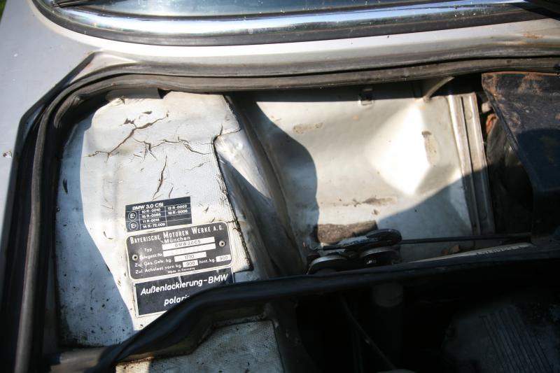 Unrestauriert und Original Motorraum