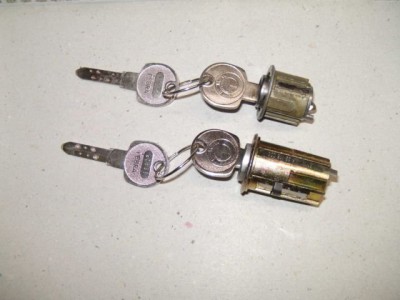 Zündschloß Vergleich seitlich.jpg