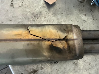 4B4A4D37-0AD4-4C7D-8F5C-3C40D2D0512C.jpeg (158.49 KiB) 6445 mal betrachtet aufgeflexter Vorschalldämpfer