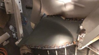 IZPL5944.JPG (25 KiB) 7228 mal betrachtet Radhaus und A-Säulen Innenblech ersetzt