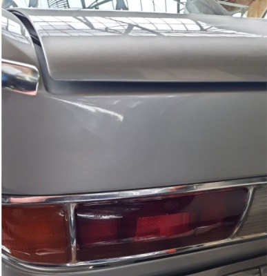 E9 Berlin Zierleiste hinten .JPG (52.14 KiB) 12571 mal betrachtet Quelle: TomHom