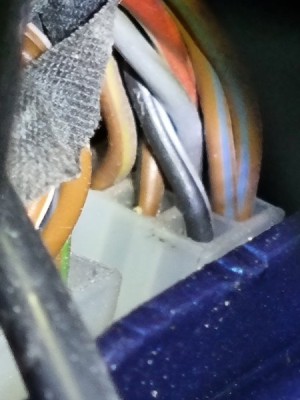 Bild 1.1.jpg (47.16 KiB) 3888 mal betrachtet 1.1 Steckverbindung zur Instrumentenkombination 6 Polig oben