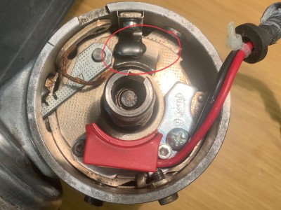 321DBFEF-2169-4DDE-B9B8-F6E5740CFA72.jpeg (186.61 KiB) 3888 mal betrachtet Unterbrecherplatte steht in Grundstellung fast auf „Spät Anschlag"