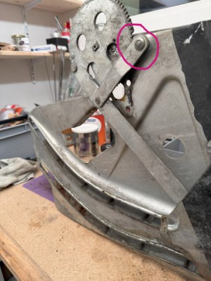 Befestigung Hebelarm an Grundplatte